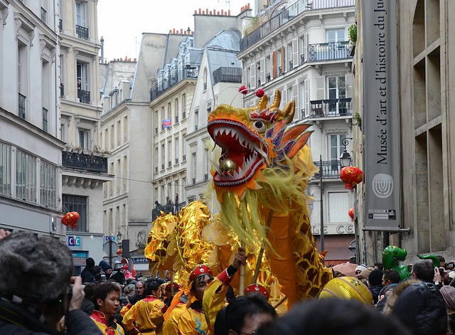 dragon processionnel du nouvel an chinois à Paris